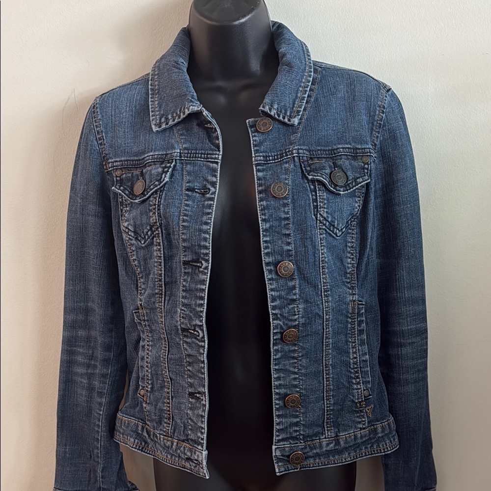 Guess Women's Classic Fitted Faded Blue Denim Jacket Small Medium
